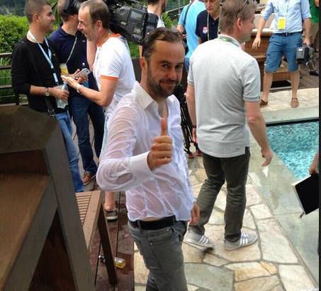 Toν έκανε μούσκεμα ο Ποντόλσκι (vid)