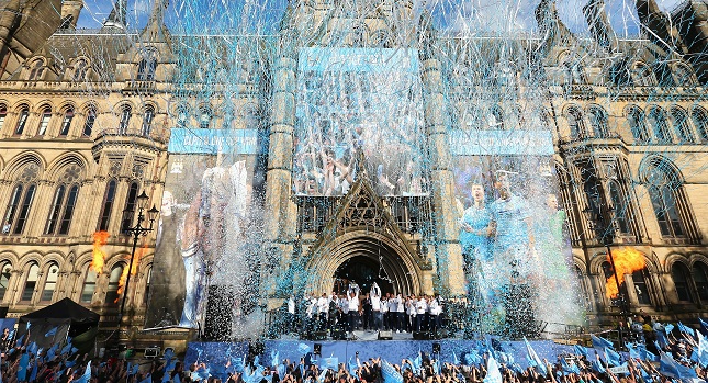 Όλο το Μάντσεστερ είναι γαλάζιο! (pics)