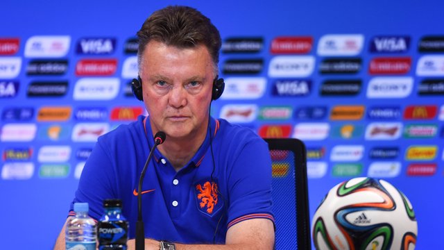 Φαν Χάαλ ξανά κατά της ΦΙΦΑ