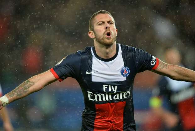 “Ροσονέρο” και επίσημα ο Μενέζ!