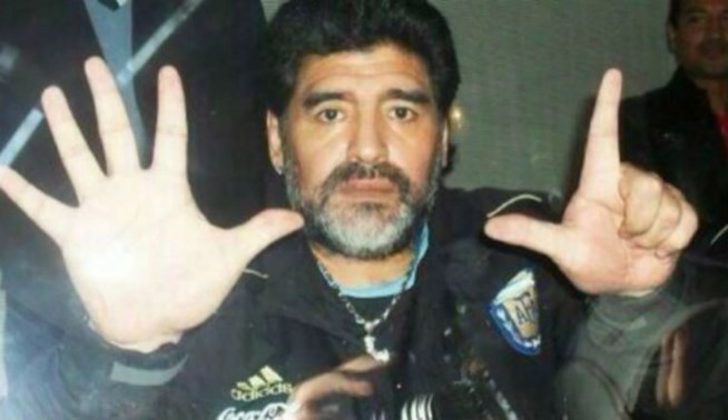 Ο Μαραντόνα τα “χώνει” στη Βραζιλία