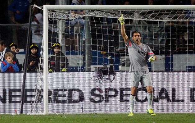 Πόσο μεγάλος τερματοφύλακας είσαι ρε Μπουφόν; (vid)