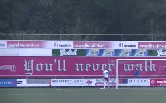 “Ξελάφρωσε” εν ώρα αγώνα!