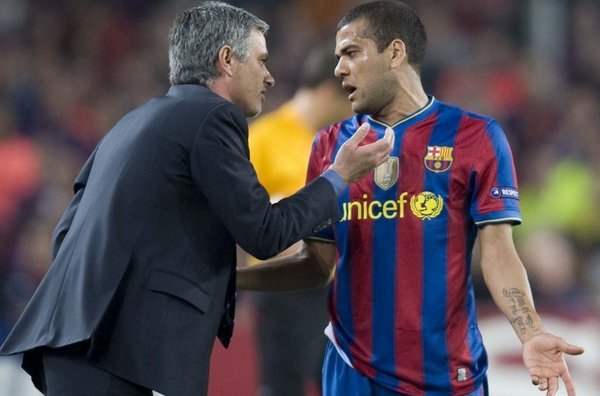 Θέλει Άλβες ο Μουρίνιο