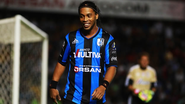 Πάει Ανγκόλα ο Ροναλντίνιο