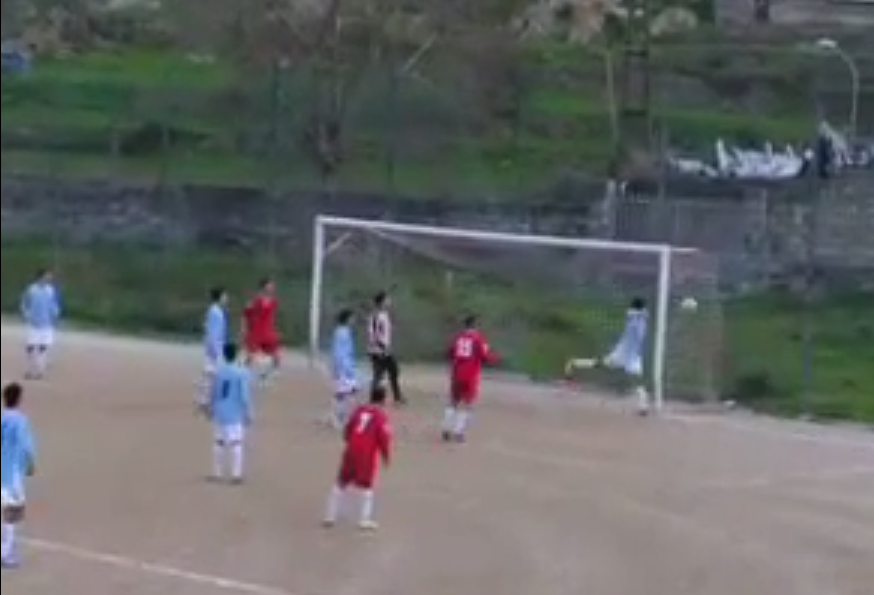 Γκολ πιτσιρικά αλά Ιμπραΐμοβιτς(vid)