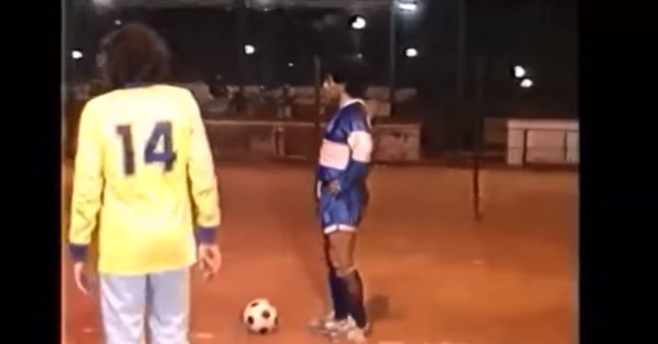 Όταν ο Μαραντόνα μάγευε στις αλάνες! (vid)