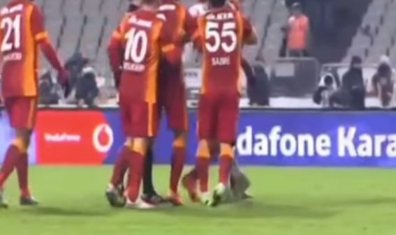 Παραλίγο να αφήσει τυφλό τον Σνάιντερ! (vid)