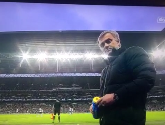 Τους… πιτσίλισε ο Μουρίνιο! (vid)