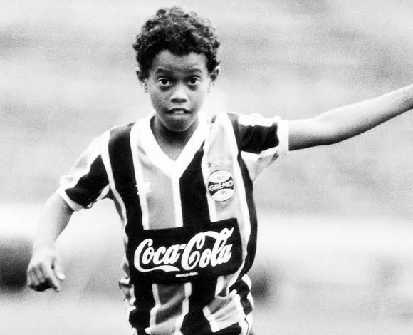 Γιορτάζει ο “Ρόνι”, γιορτάζει το ποδόσφαιρο…