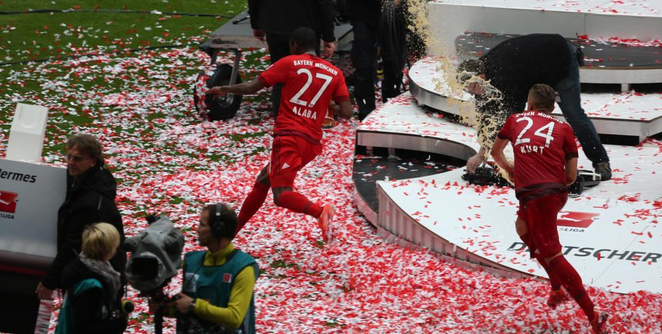 Και… ρίχνουν μπύρες στην Μπάγερν! (vid)