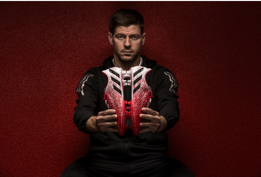 Με τα παπούτσια στο χέρι ο Τζέραρντ! (pics)