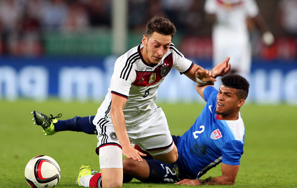 Παίκτης της Τότεναμ “σακάτεψε” τον Οζίλ! (vid)