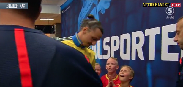 Δεν είναι… εξωγήινος, είναι ο Ζλάταν! (vid)