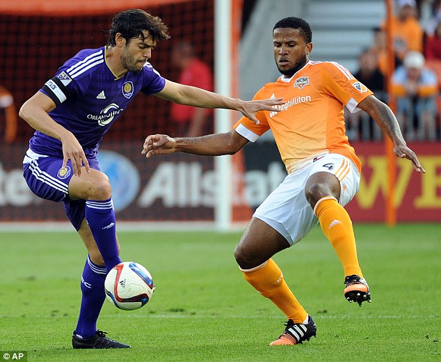 Μαγικό γκολ από τον Κακά! (vid)