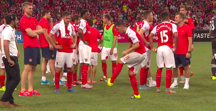 Τρελά κόλπα από τον Οζίλ! (vid)