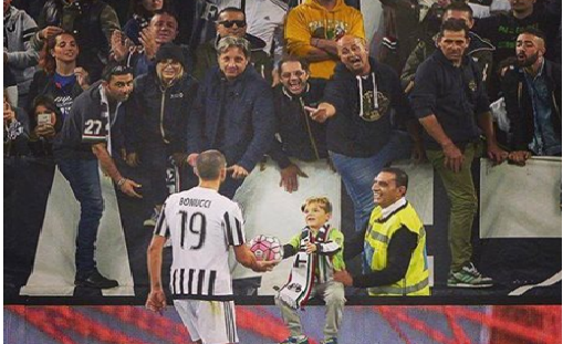 Έδωσε χαρά σε πιτσιρικά ο Μπονούτσι!