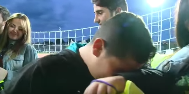 Ο Κασίγιας έκανε πιτσιρικά να κλάψει! (vid)