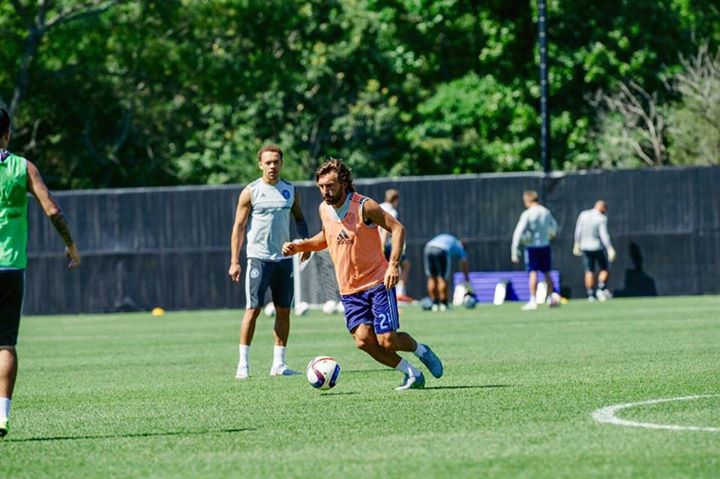 Πίρλο, ο… κλαρινογαμπρός! (pic)