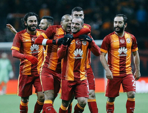 Οργανώνει εξέδρα ο Σνάιντερ! (vid)