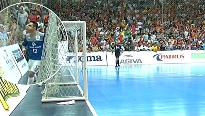 Απαράδεκτη κίνηση από Φαλκάο (vid)