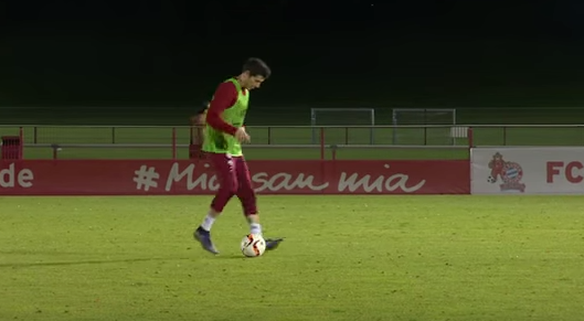 Της “μιλάει” ο Λεβαντόφσκι (vid)