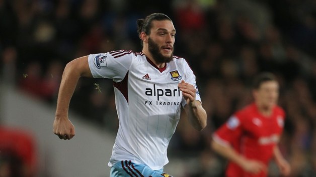 Γελάει ο κόσμος με το μαλλί του Κάρολ! (pic)