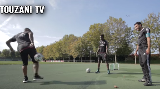 Τον τάραξε στις… φάπες ο Μπαλοτέλι (vid)