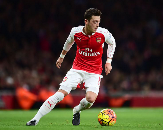 Οζίλ: «Προκαλεί φόβο ο Γκουαρντιόλα»