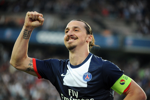 “Οπλοφορεί” και… πυροβολεί ο Ζλάταν (vid)