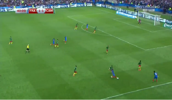 Πογκμπά κερνάει, Ζιρού πίνει! (vid)