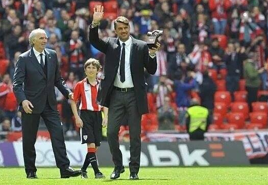 Βαθιά υπόκλιση της Μπιλμπάο στον Μαλντίνι! (vid)