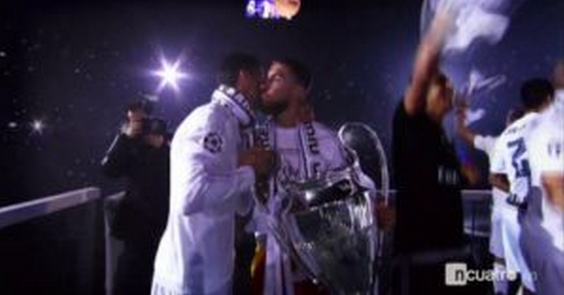 Το φιλάκι του Κριστιάνο στον Ράμος (vid)