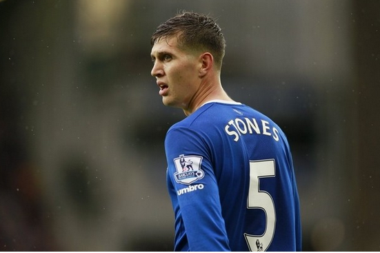 Η “μάχη” του Μάντσεστερ για τον Στόουνς