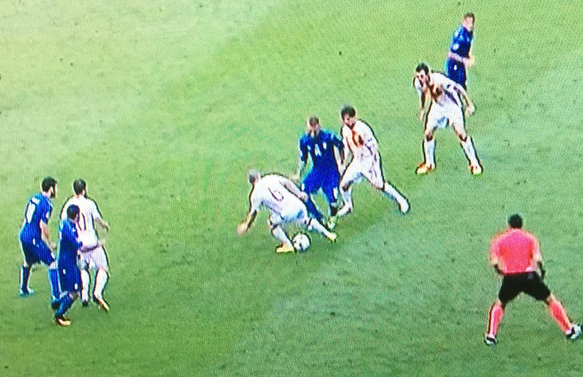 Έστειλε… αδιάβαστο τον Ινιέστα ο Ντε Ρόσι! (vid)