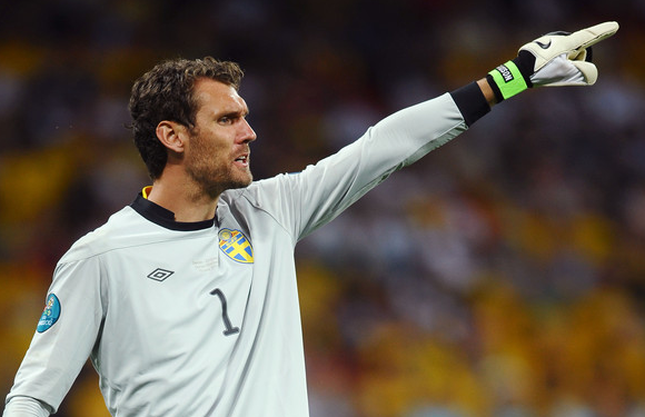 Παρηγοριά στην αγκαλιά του πατέρα του