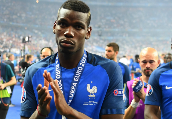 Τι πίνεις και δεν μας δίνεις ρε Πογκμπά; (vid)