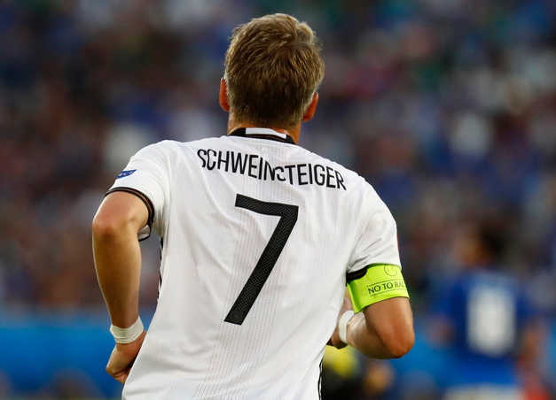 “Κρεμάστηκε” ο Σβαϊνστάιγκερ! (pics)