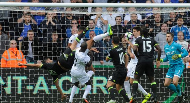 Παραπάτησε από την κορυφή