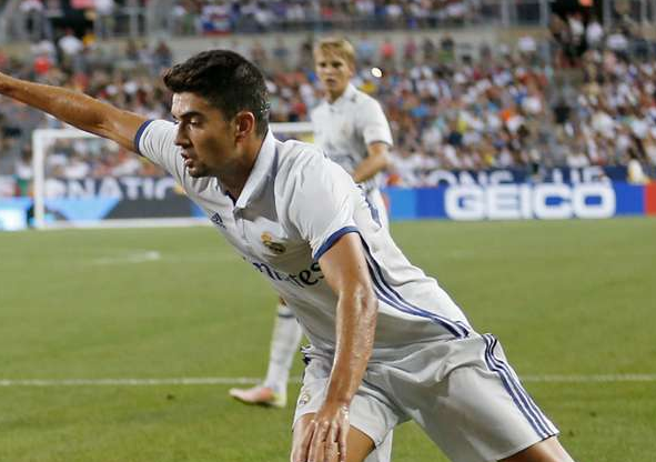 Έδειξε τα “καρύδια” του ο Ένζο Ζιντάν (vid)