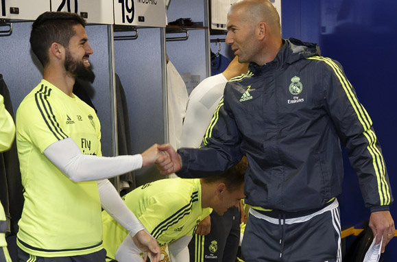 Ζιντάν: «Ο Ίσκο δεν φεύγει από τη Ρεάλ»