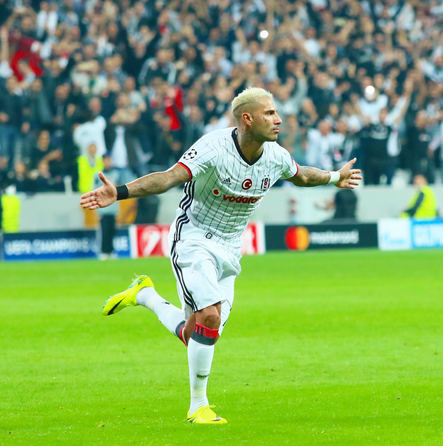 “Σκοτώνει” και με φάουλ ο Κουαρέσμα! (vid)