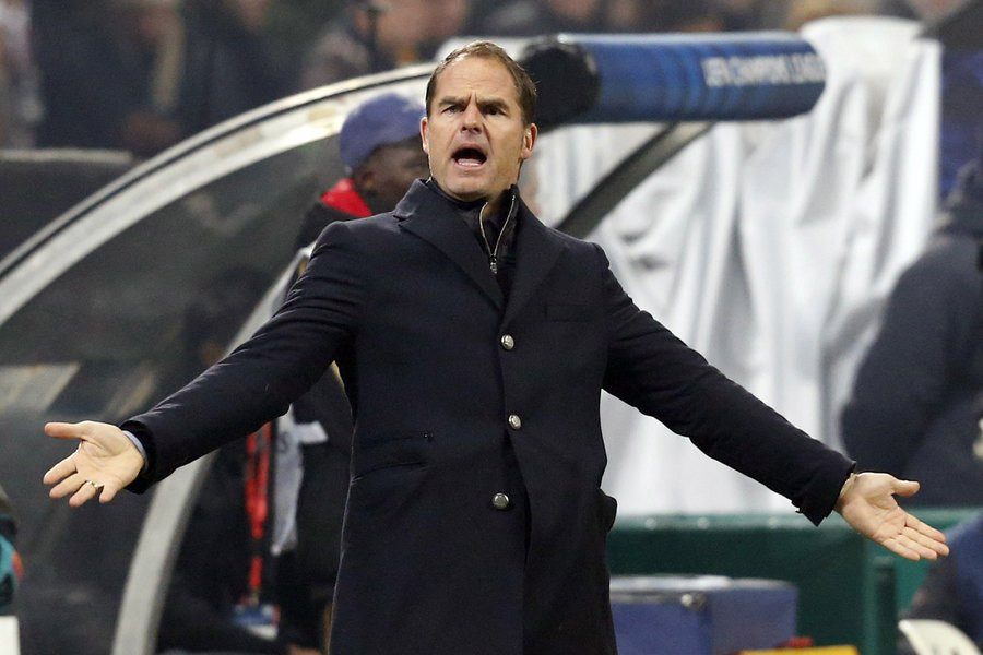 Τρέχει και δεν φτάνει ο Ντε Μπουρ!