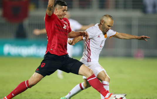 Πρώτη με παρέα η Ισπανία (vid)