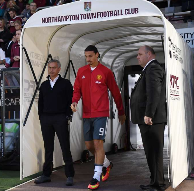 Εκθείασε τον Μουρίνιο ο Ζλάταν!