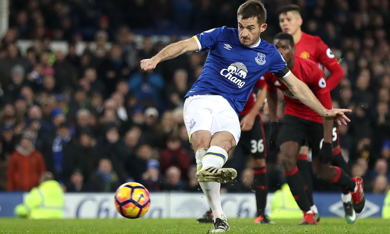 Έβερτον: Ανανέωσε ο Λέιτον Μπέινς