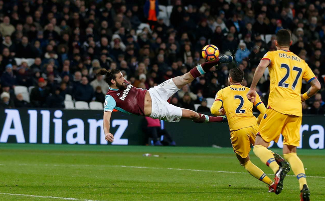 Έβαλε την ΓΚΟΛΑΡΑ της ζωής του ο Κάρολ! (vid)