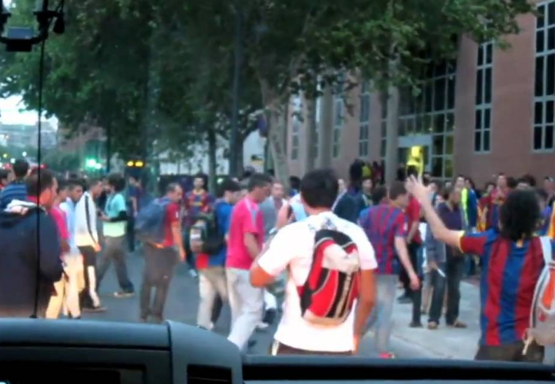 Άγριο ξύλο μεταξύ οπαδών της Αλαβές και της Μπαρτσελόνα (vid)