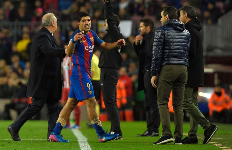 Τα “έχωσε” στον διαιτητή  Σουάρεζ