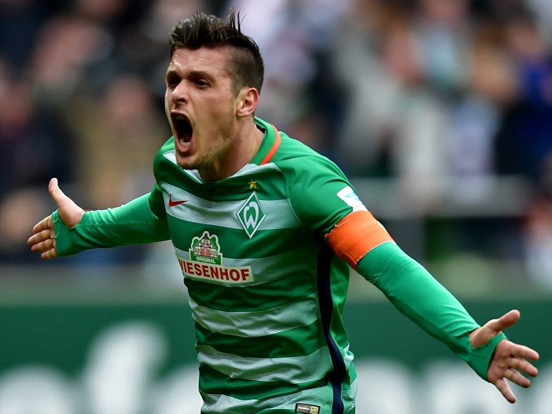 Τη ξεγύμνωσε